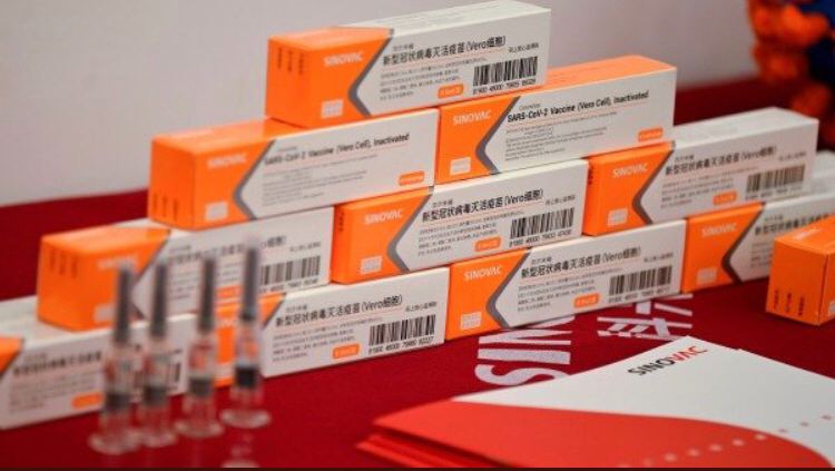 #資訊 巴西9千名志願者接受中國科興生物疫苗測試，結果35%的人出現頭痛、接種部位腫脹等副作用，巴西總統博索納羅宣佈