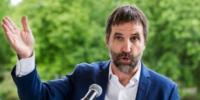 Tucker Carlson tears into Canadian Heritage Minister over social media censorship plans