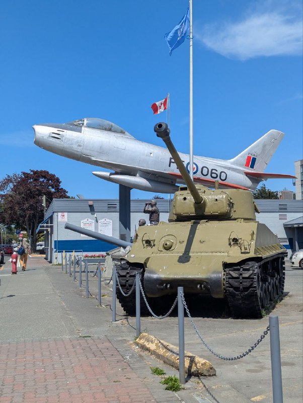 趁着BC Day长周末去了趟BC首府，天气好，景色美，生活慢悠悠，真是非常令人放松！最大的惊喜是Sidney小镇和Langford的一个日式小餐馆