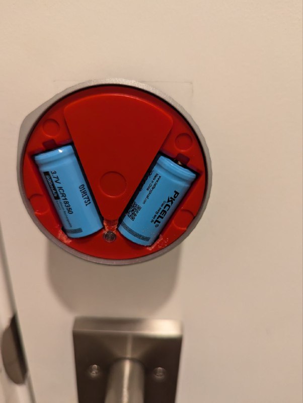 实践证明，August的智能门锁也是能用更常见的18350电池的